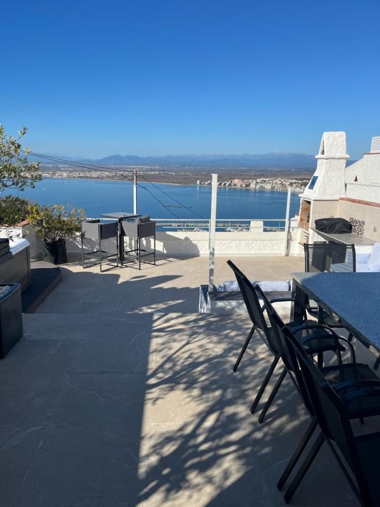 Appartement Duplex Rosas Avec Terrasse Magnifique Jacuzzi Vue Mer Exterior photo