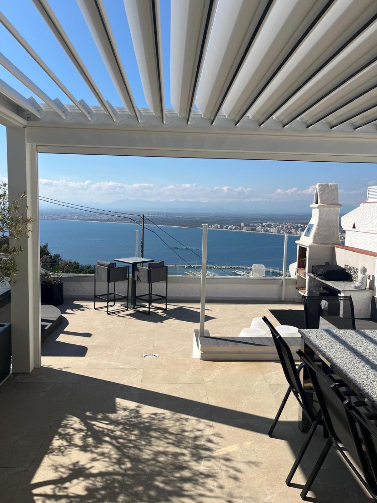 Appartement Duplex Rosas Avec Terrasse Magnifique Jacuzzi Vue Mer Exterior photo